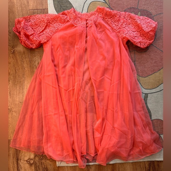 Vanity Fair Other - Vintage Vanity Fair Peignoir Nylon Robe Floral Lace Overlay Rob, Size 36. Coral.